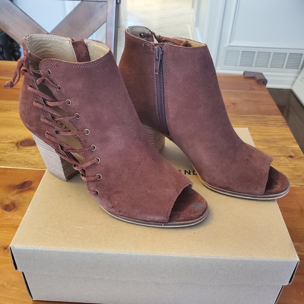 Lucky Brand Hartlee Suede bootie sz 7